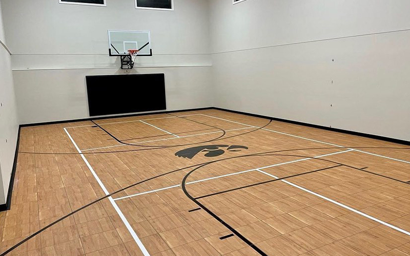 How to maintain the wooden floor of indoor basketball court?